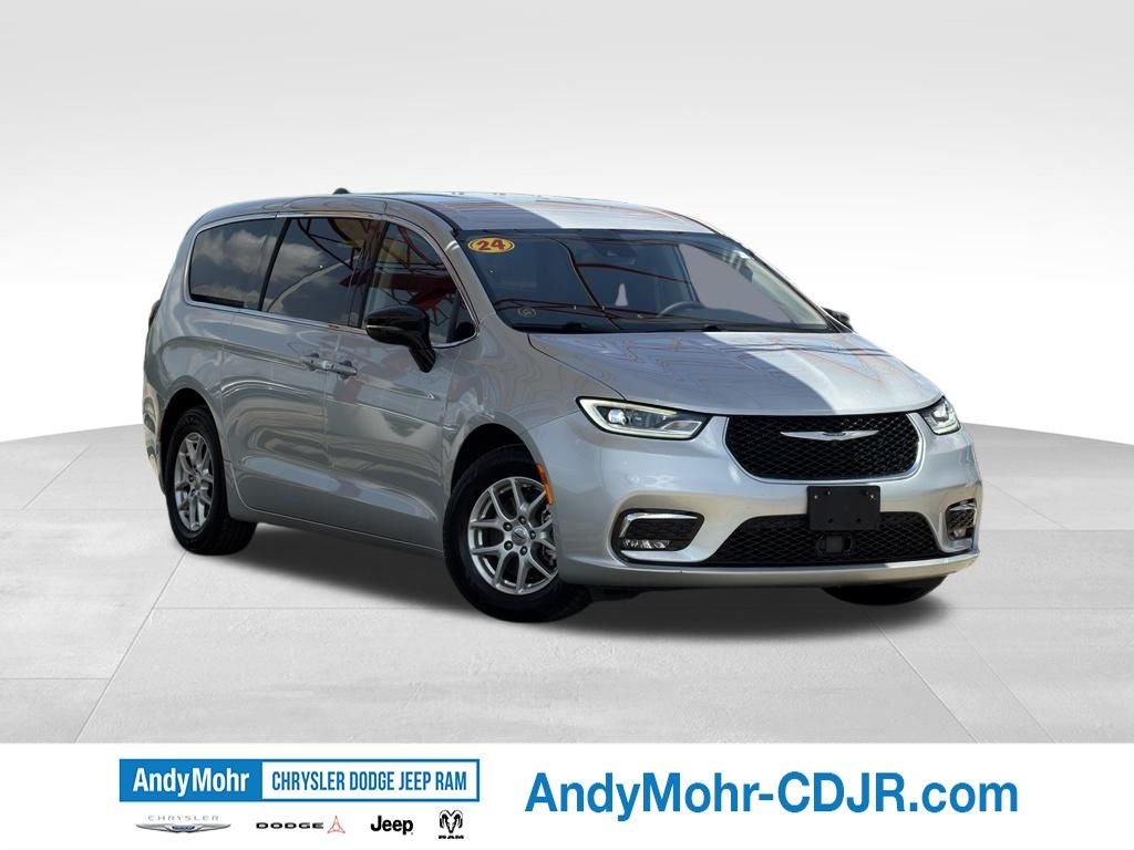 2024 Chrysler Pacifica Touring L in Silver Mist Clearcoat — front three-quarter view